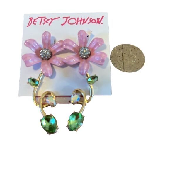 Betsey Johnson Pink Sparkly Flower Earrings. - Picture 6 of 6